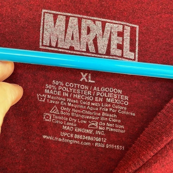 Marvel Deadpool Face Maroon T-shirt - Picture 3 of 6